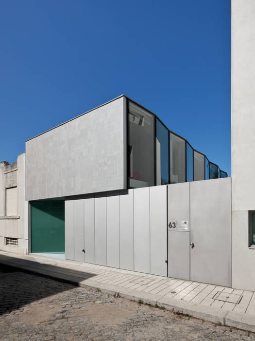 Casa Ricardo Pinto, CORREIA/RAGAZZI ARQUITECTOS CORREIA/RAGAZZI ARQUITECTOS Casas modernas