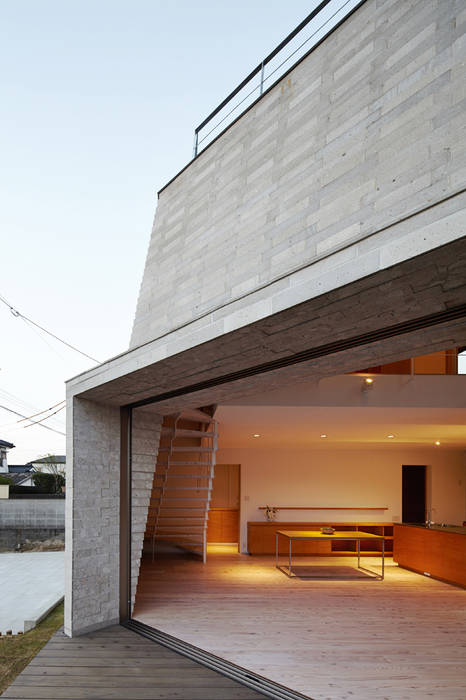 SHIRASU, ARAY Architecture ARAY Architecture モダンな 壁&床