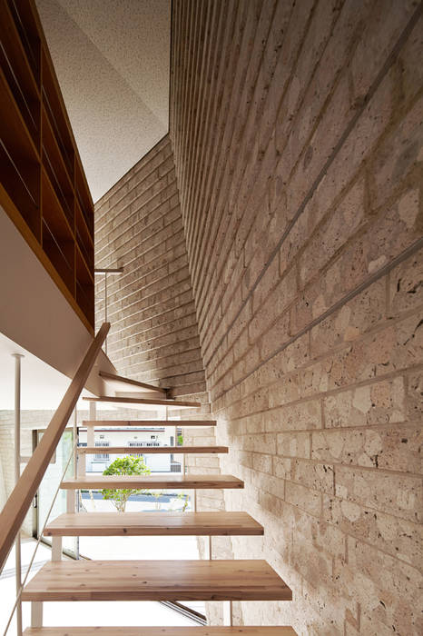 SHIRASU, ARAY Architecture ARAY Architecture モダンスタイルの 玄関&廊下&階段