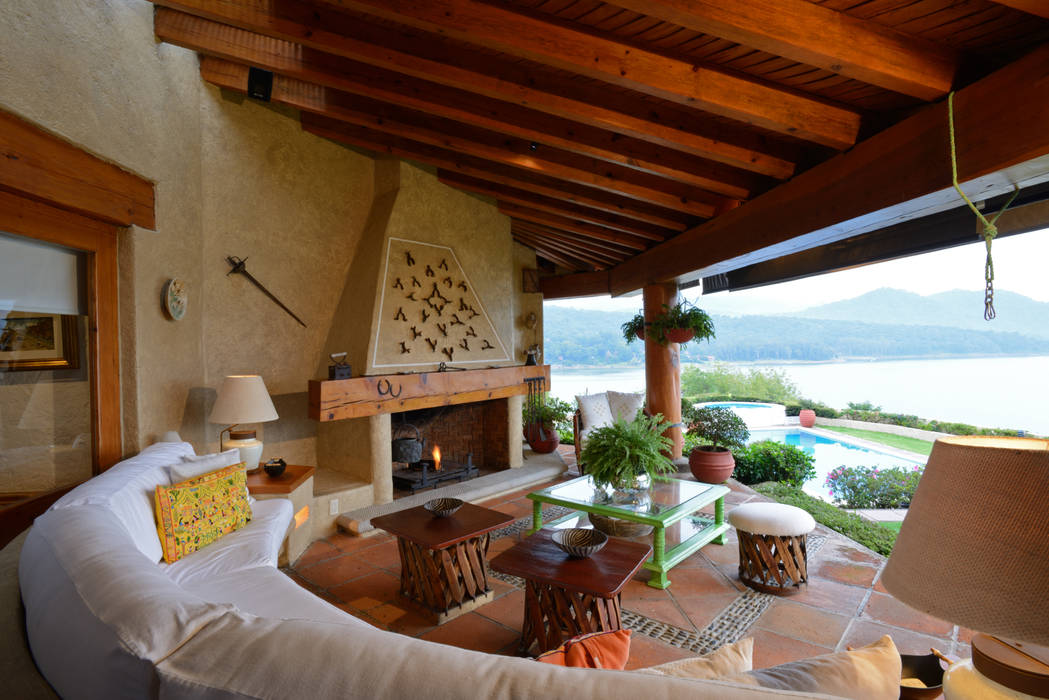 Casa del Lago, LOGUER Design LOGUER Design Rustic style balcony, veranda & terrace