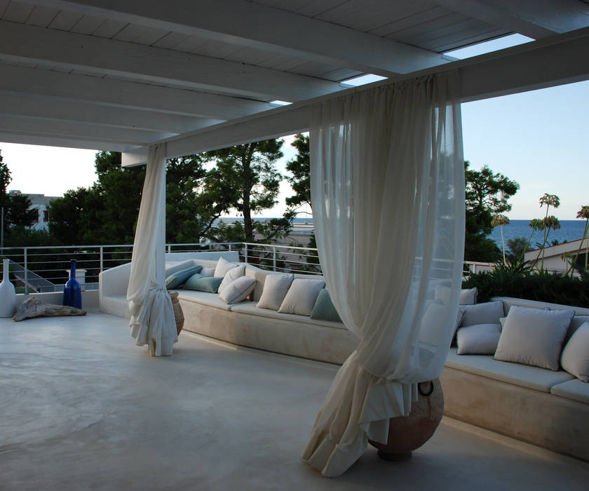 Roof-garden Silvia Cassetta kNoWarchitecture Piscina in stile mediterraneo Piscine