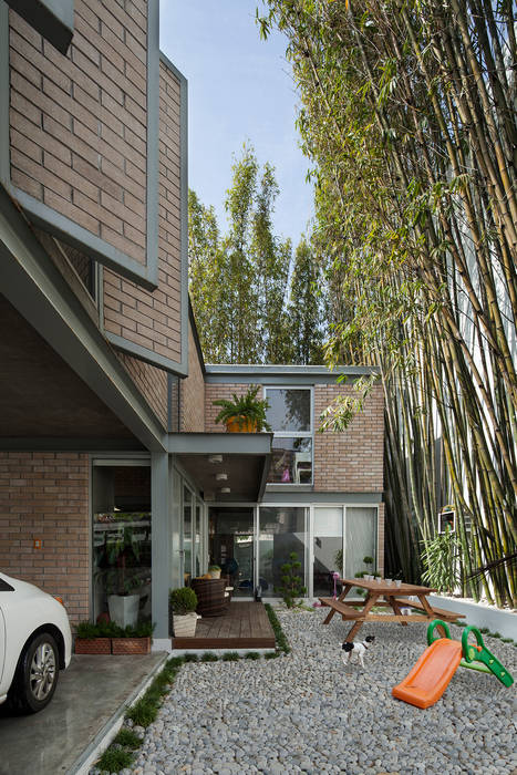 Casa brisas: de estilo industrial por garza camisay arquitectos