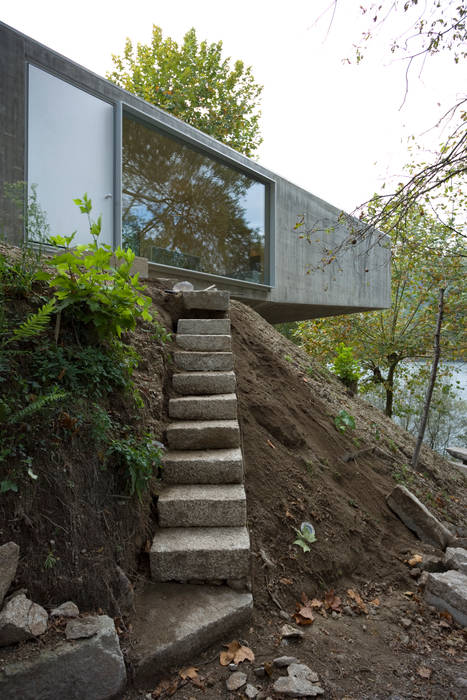 Casa no Gerês, CORREIA/RAGAZZI ARQUITECTOS CORREIA/RAGAZZI ARQUITECTOS 모던스타일 주택