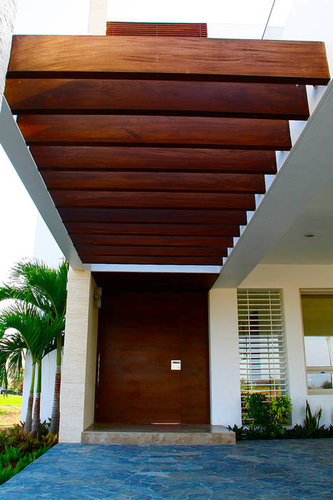 Casa Mazatlán homify Puertas y ventanas modernas