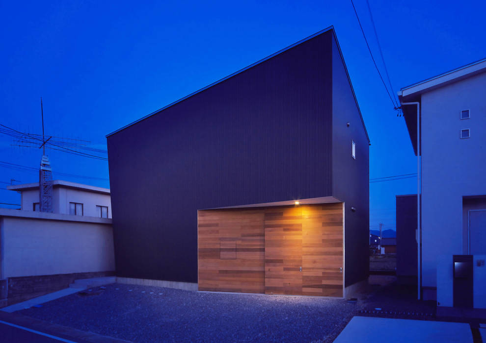 トンガリ壁の家, タカセモトヒデ建築設計 タカセモトヒデ建築設計 Eclectic style bathroom