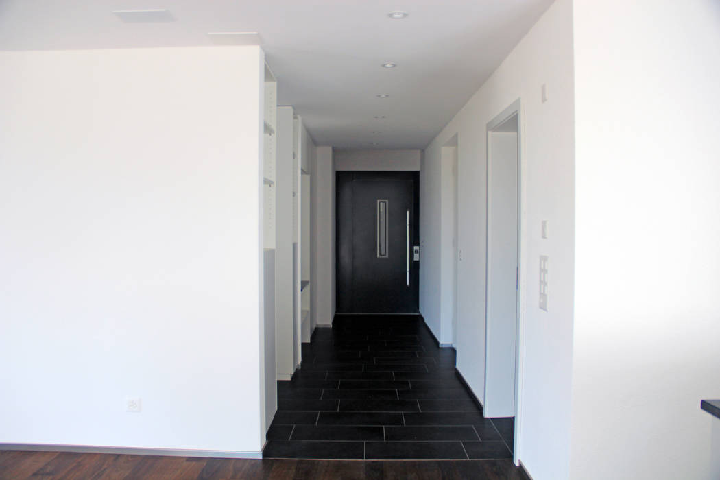 Korridor Einliegerwohnung Schweizer Architekten HTl/STV Moderner Flur, Diele & Treppenhaus
