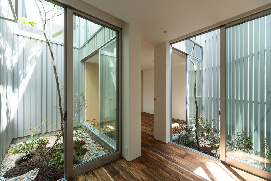 鳳の家 House in Otori, arbol arbol Jardins modernos