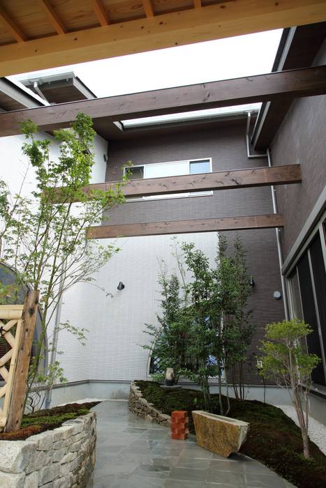 もてなしの家・和のエスプリを継ぐ家, やまぐち建築設計室 やまぐち建築設計室 モダンな 家