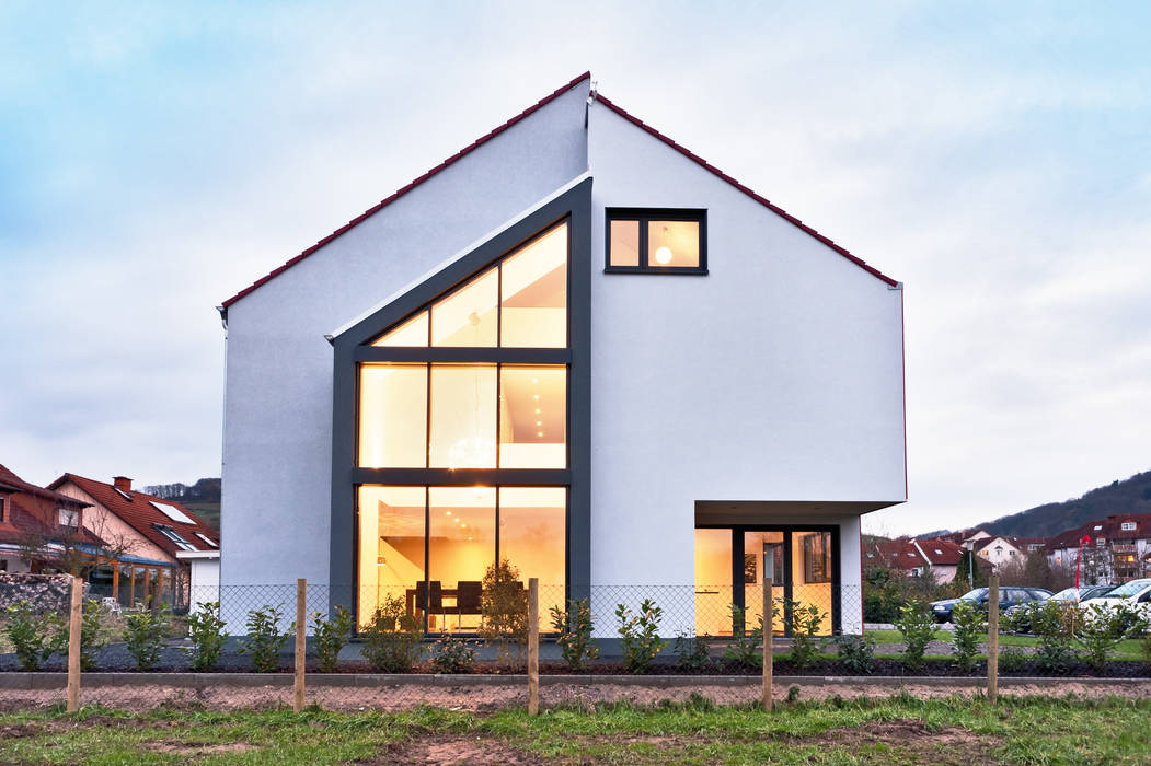 Single Family House in Heppenheim, Germany, Helwig Haus und Raum Planungs GmbH Helwig Haus und Raum Planungs GmbH Nowoczesne domy