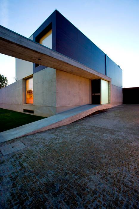 GC House Atelier d'Arquitetura Lopes da Costa Modern home