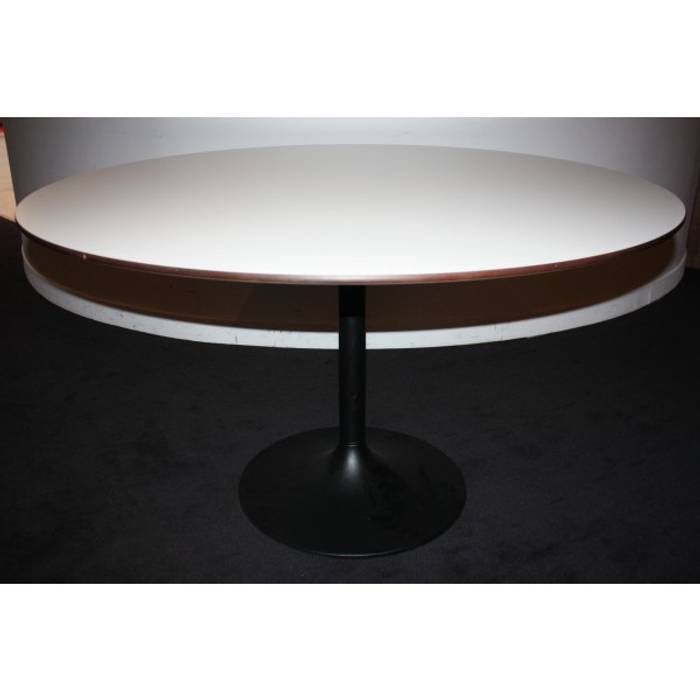 Table inspirée du célèbre modèle tulipe So Chic So Design Salle à manger moderne Bars & buffets