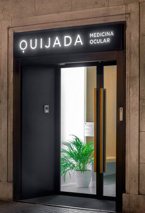 Clínica de Medicina Ocular, sanahuja&partners sanahuja&partners Ruang Komersial Office spaces & stores