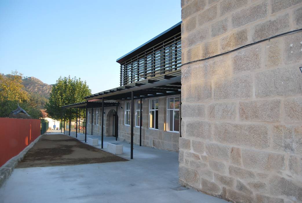 Escuela de Música en Gondomar, MUIÑOS + CARBALLO arquitectos MUIÑOS + CARBALLO arquitectos Espacios comerciales Escuelas