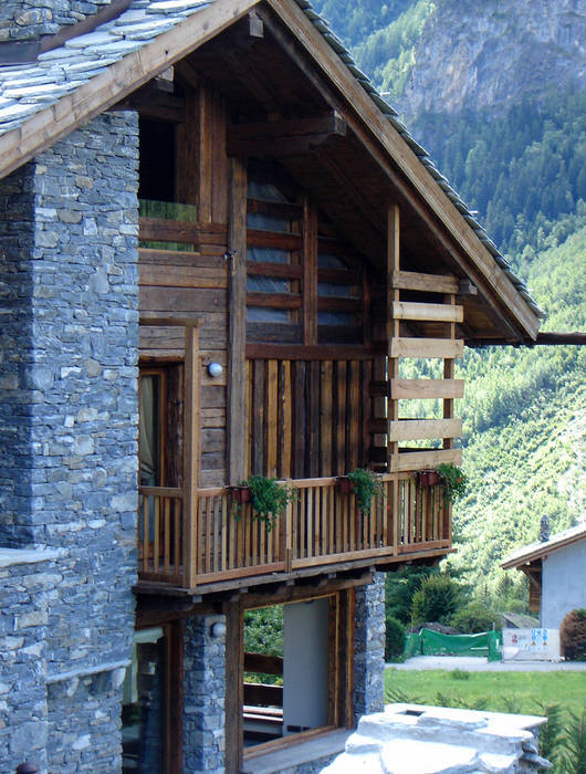 Ristrutturazione di charme a Courmayeur. Progetto a cura di arch. Alessandra Bonanni e Arch. Domenico Mazza, Alessandra Bonanni Studio Alessandra Bonanni Studio Casas rústicas