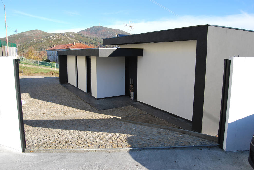 Vivienda en Antas, A Lama, MUIÑOS + CARBALLO arquitectos MUIÑOS + CARBALLO arquitectos Casas de estilo moderno