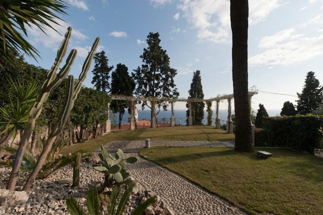 Villa Libera (Liguria Ponente), studiodonizelli studiodonizelli Jardines de estilo moderno