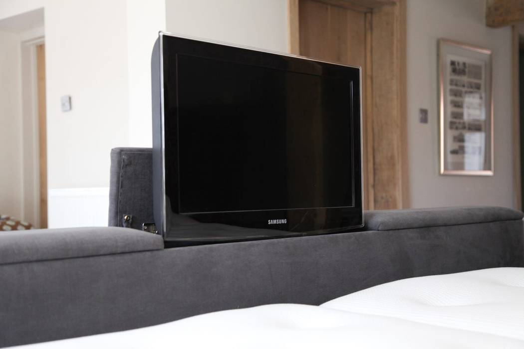 Grace Bed - TV option The Big Bed Company Dormitorios de estilo moderno Camas y cabeceras