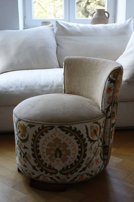 upholstery work armchair, Strigo GmbH Strigo GmbH Nowoczesny salon Kanapy i fotele