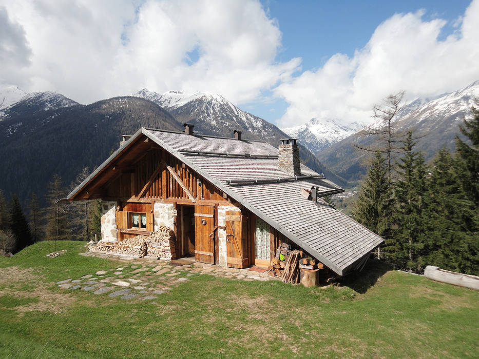 RISTRUTTURAZIONE EDIFICIO RURALE, zanella architettura zanella architettura Rumah Gaya Rustic