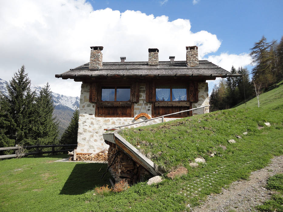 RISTRUTTURAZIONE EDIFICIO RURALE, zanella architettura zanella architettura Rustic style house