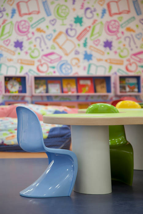 Playroom at school Orlane Santos Arquitetura Quarto infantil eclético Escrivaninha e cadeiras