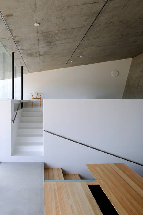 Beach House i, 山森隆司建築設計事務所 / Yamamori Architect & Associates 山森隆司建築設計事務所 / Yamamori Architect & Associates ミニマルスタイルの 玄関&廊下&階段 コンクリート