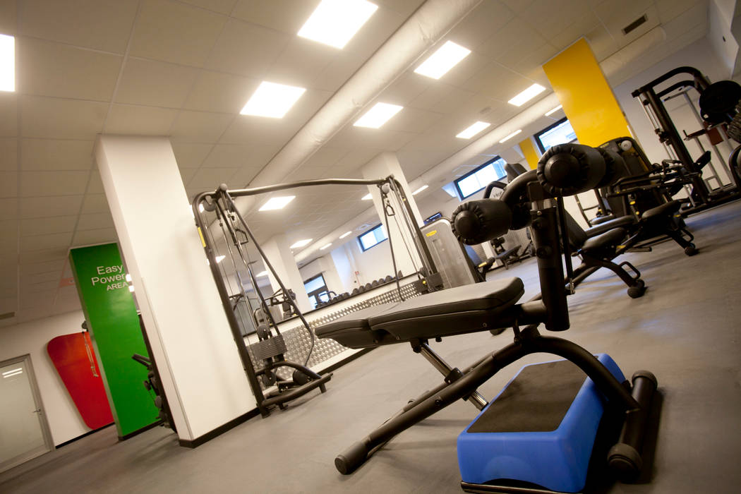 Centro Fitness The Trainer 4U Fitness & Club, Studio_P - Luca Porcu Design Studio_P - Luca Porcu Design Palestra eclettica