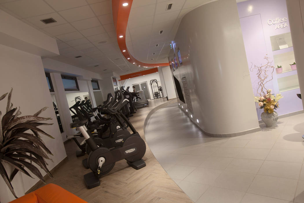 Centro Fitness The Trainer 4U Fitness & Club, Studio_P - Luca Porcu Design Studio_P - Luca Porcu Design Palestra eclettica