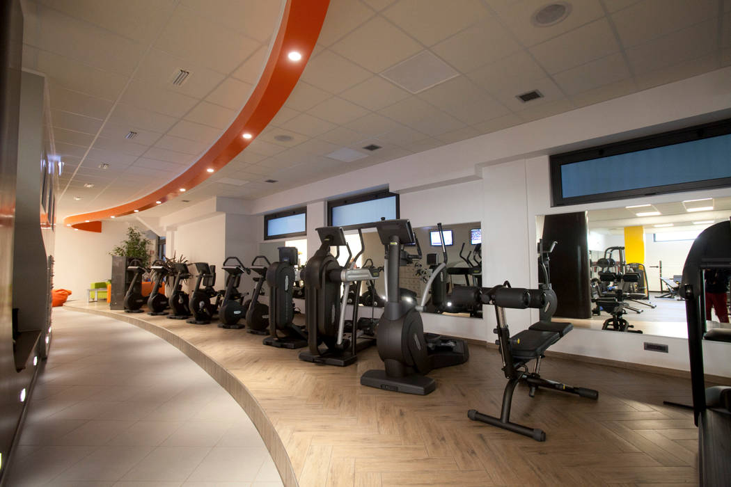 Centro Fitness The Trainer 4U Fitness & Club, Studio_P - Luca Porcu Design Studio_P - Luca Porcu Design Eklektik Fitness Odası