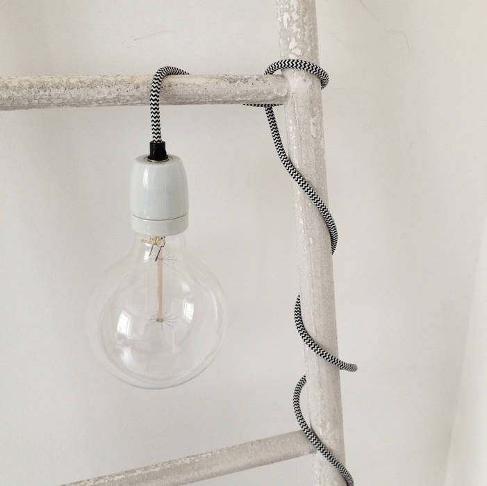 Bare bulb fabric flex light An Artful Life Casas modernas Artigos para a casa