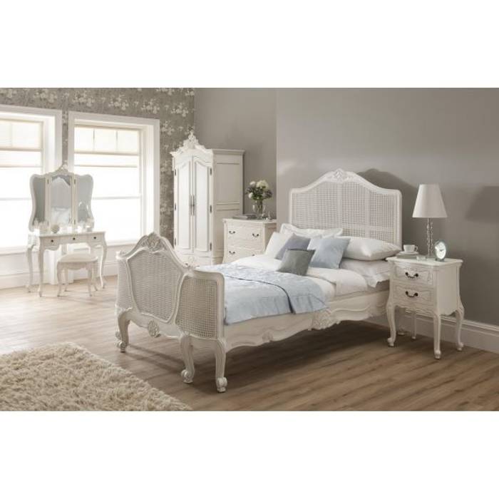 La Rochelle collection: Perfect for anyone who is looking for a designer bedroom furniture set, Homesdirect365 Homesdirect365 Dormitorios de estilo clásico Camas y cabeceros