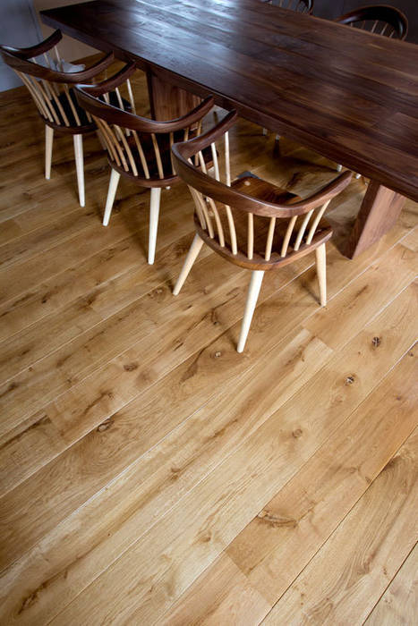 Dinning room area in the rustic barn Fine Oak Flooring Ltd. Country style living room