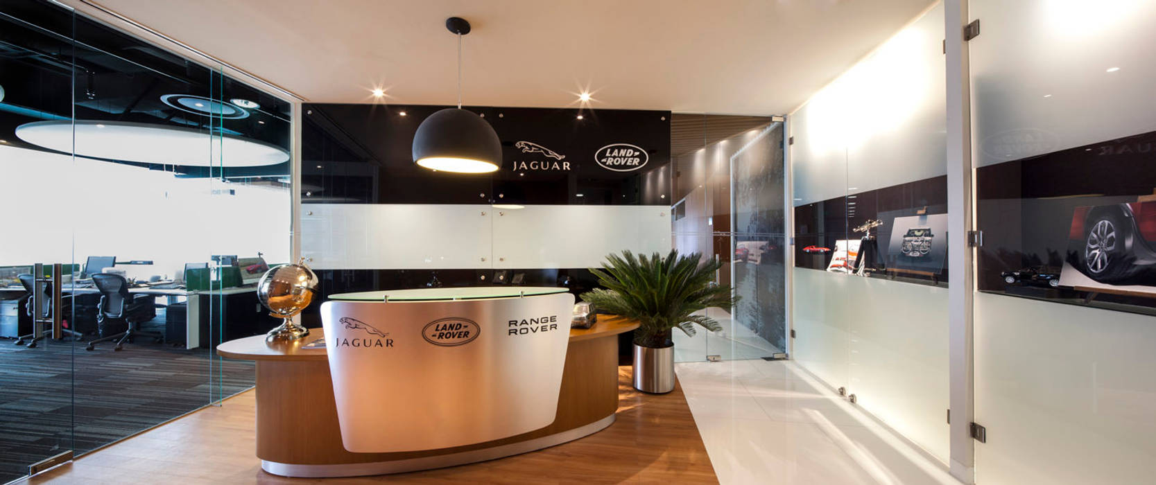 Land Rover - Jaguar Corporate Serrano+ Commercial spaces Offices & stores