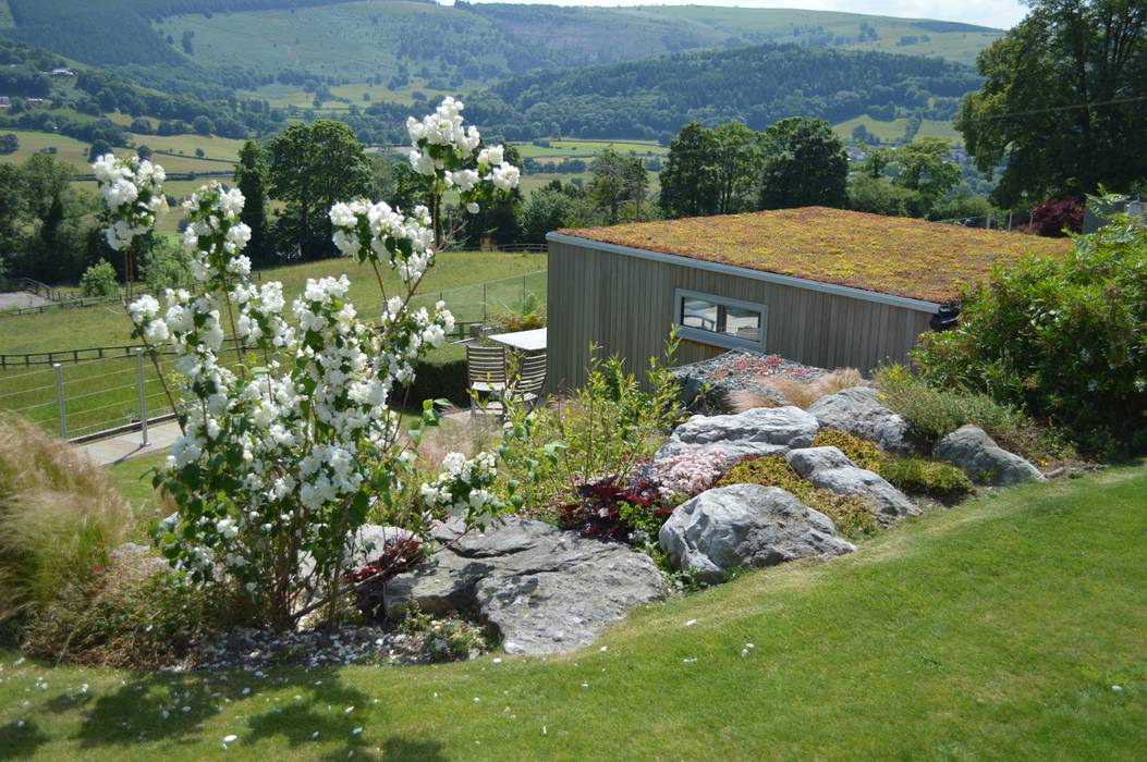 Garden Room with Sedum Room Unique Landscapes 컨트리스타일 정원