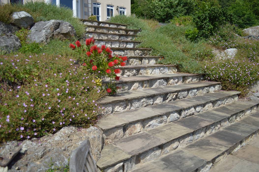 Stone Steps Unique Landscapes Country style garden
