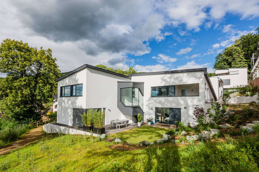 Z House, Single Family home in Seeheim, Germany, Helwig Haus und Raum Planungs GmbH Helwig Haus und Raum Planungs GmbH Nowoczesne domy