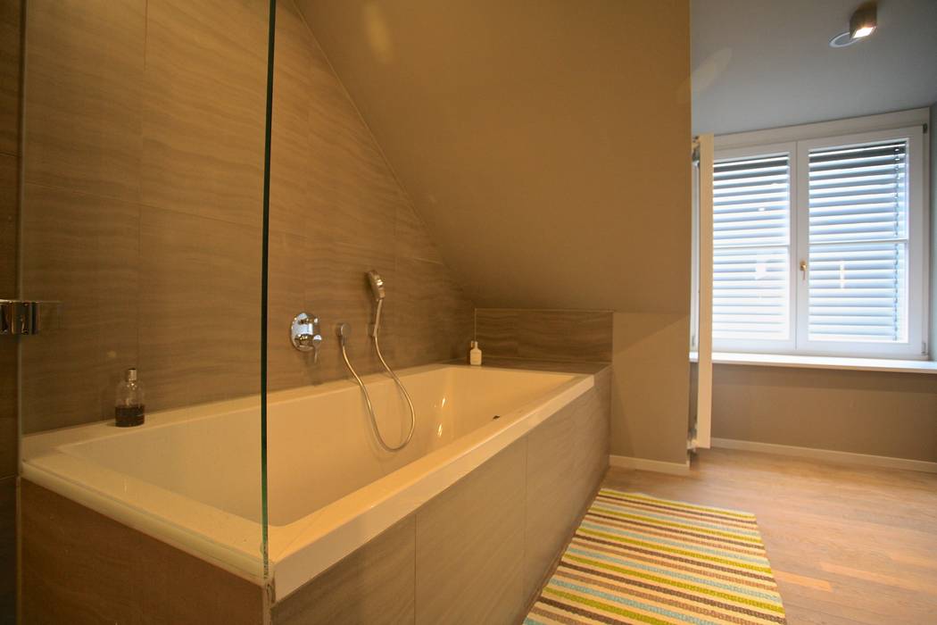 Bathtub tredup Design.Interiors Modern Bathroom