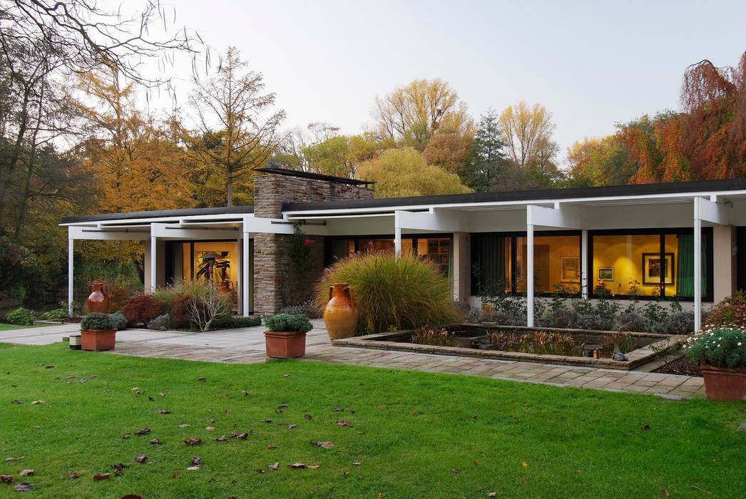 Bungalow architektur-photos.de Moderne Häuser Anlage,Himmel,Gebäude,Fenster,Baum,Haus,Tür,Schatten,Grundstück,Innenarchitektur