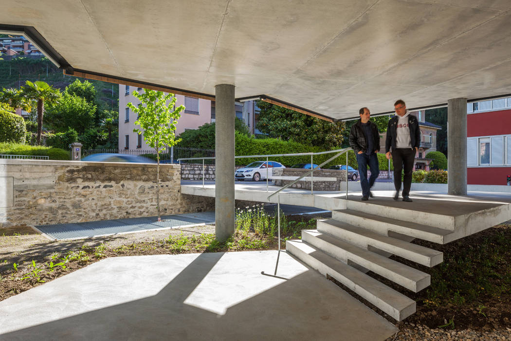 EDIFÍCIO DE APARTAMENTOS EM LUGANO, spbr arquitetos spbr arquitetos Espaços comerciais