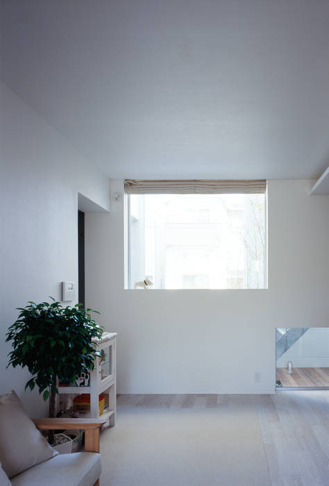 house which shares light , 津野建築設計室/troom 津野建築設計室/troom หน้าต่าง