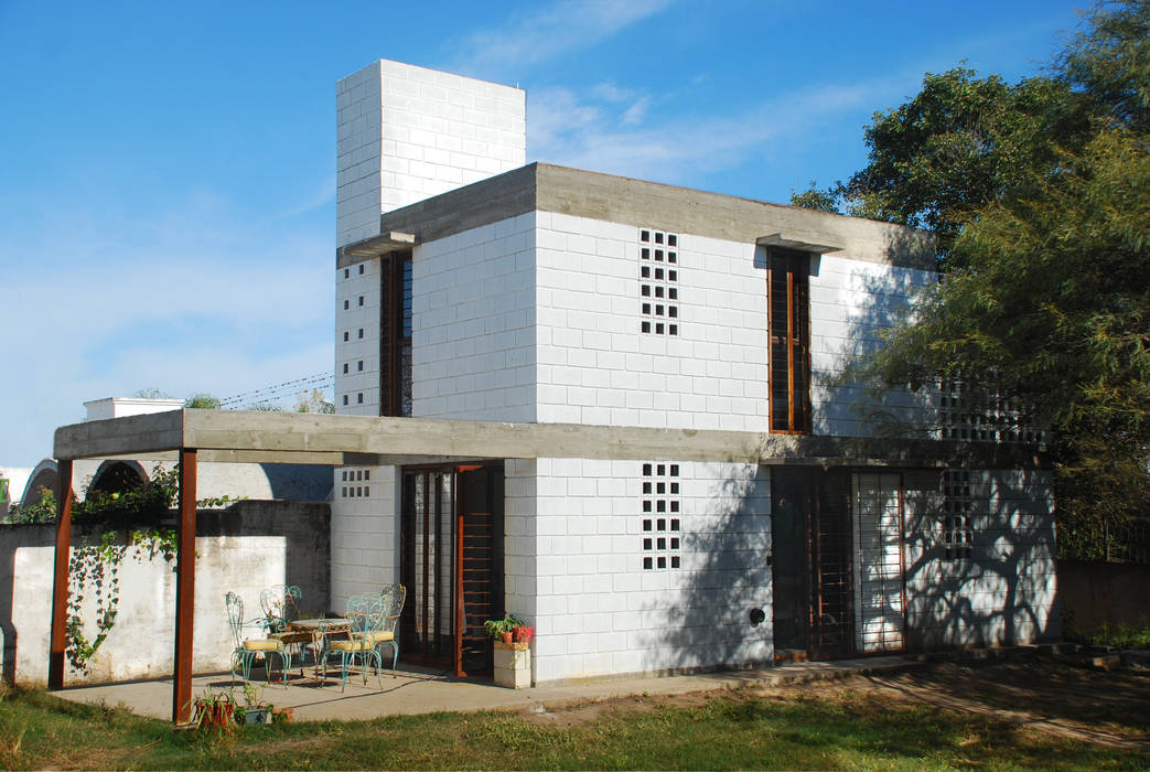 ​Casa La Blanca , MULA.Arquitectos MULA.Arquitectos Casas de estilo industrial