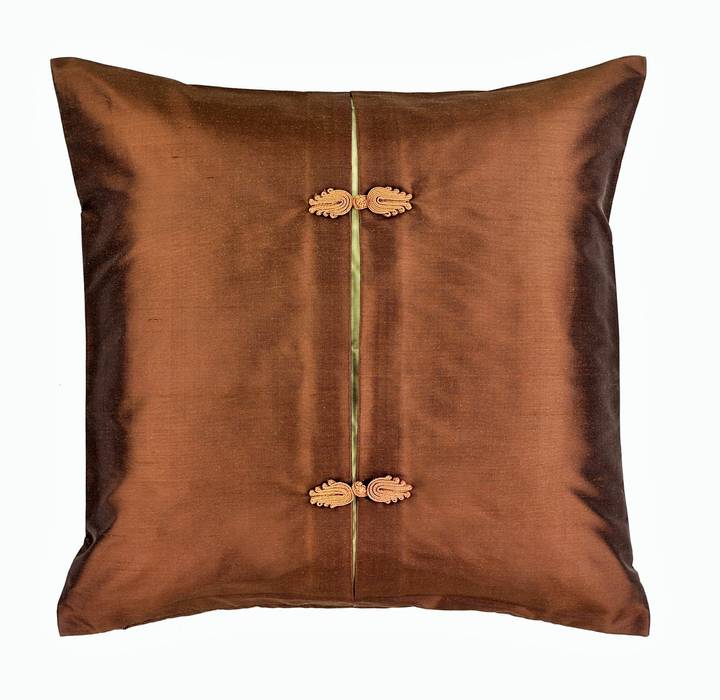 Asiatique Mocha Handmade Silk Cushion Le Cocon Salas de estilo asiático Accesorios y decoración