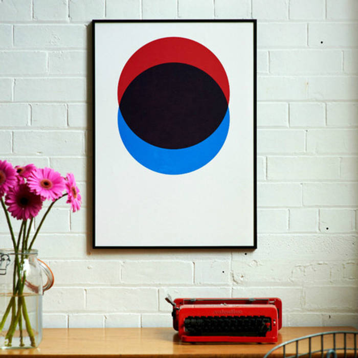 Circles in Red & Blue, Such & Such Such & Such Minimalistischer Flur, Diele & Treppenhaus