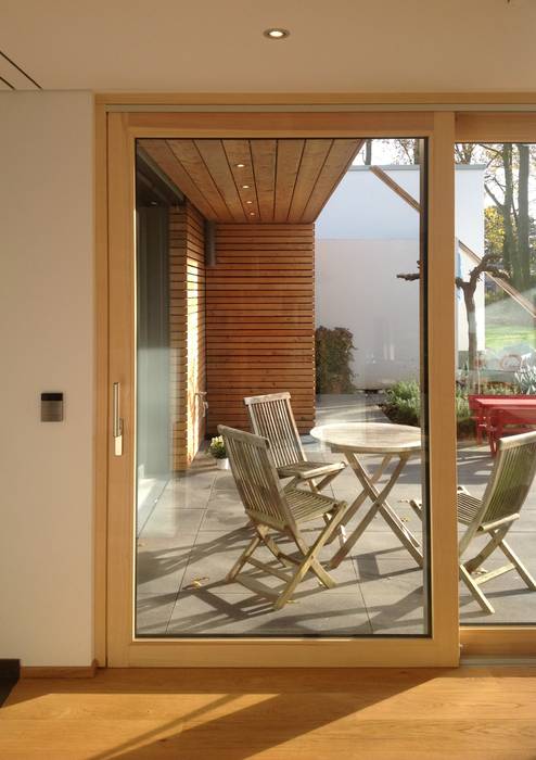 PLUS-Energie-Passivhaus, benthaus|architekten benthaus|architekten Moderner Balkon, Veranda & Terrasse