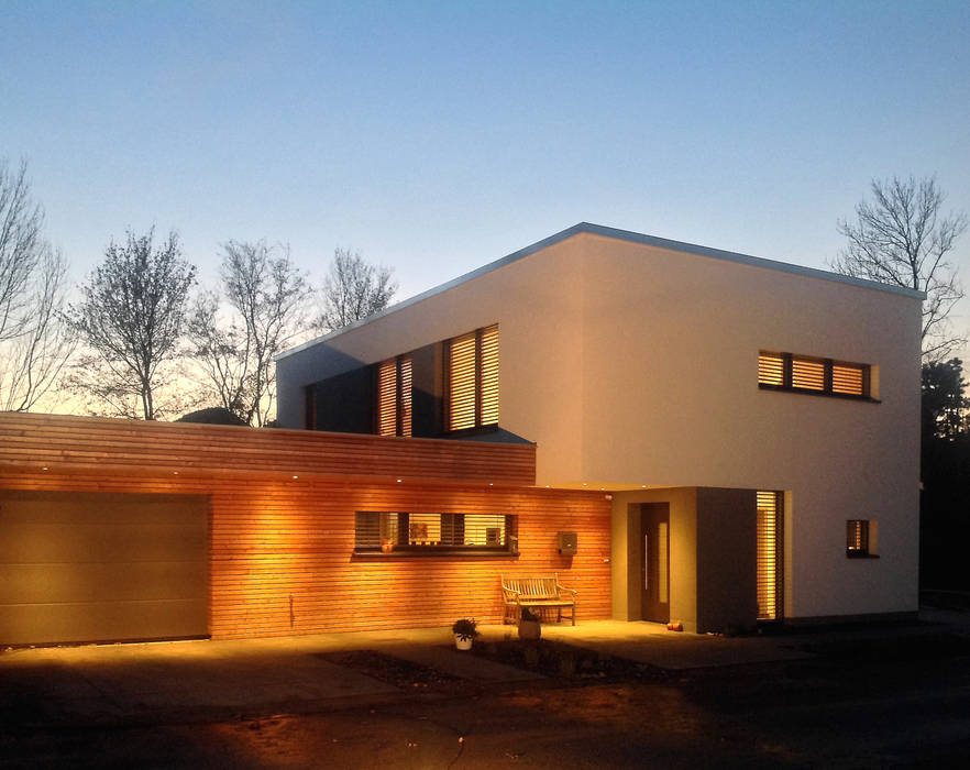 PLUS-Energie-Passivhaus, benthaus|architekten benthaus|architekten Moderne Häuser Himmel,Eigentum,Anlage,Fenster,Leuchte,Baum,Gebäude,Schatten,Die Architektur,Grundstück