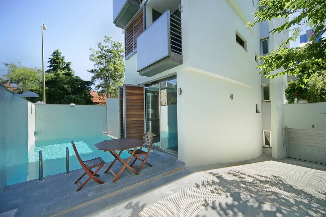 VIVIENDA UNIFAMILIAR, JoseJiliberto Estudio de Arquitectura JoseJiliberto Estudio de Arquitectura Piscinas modernas