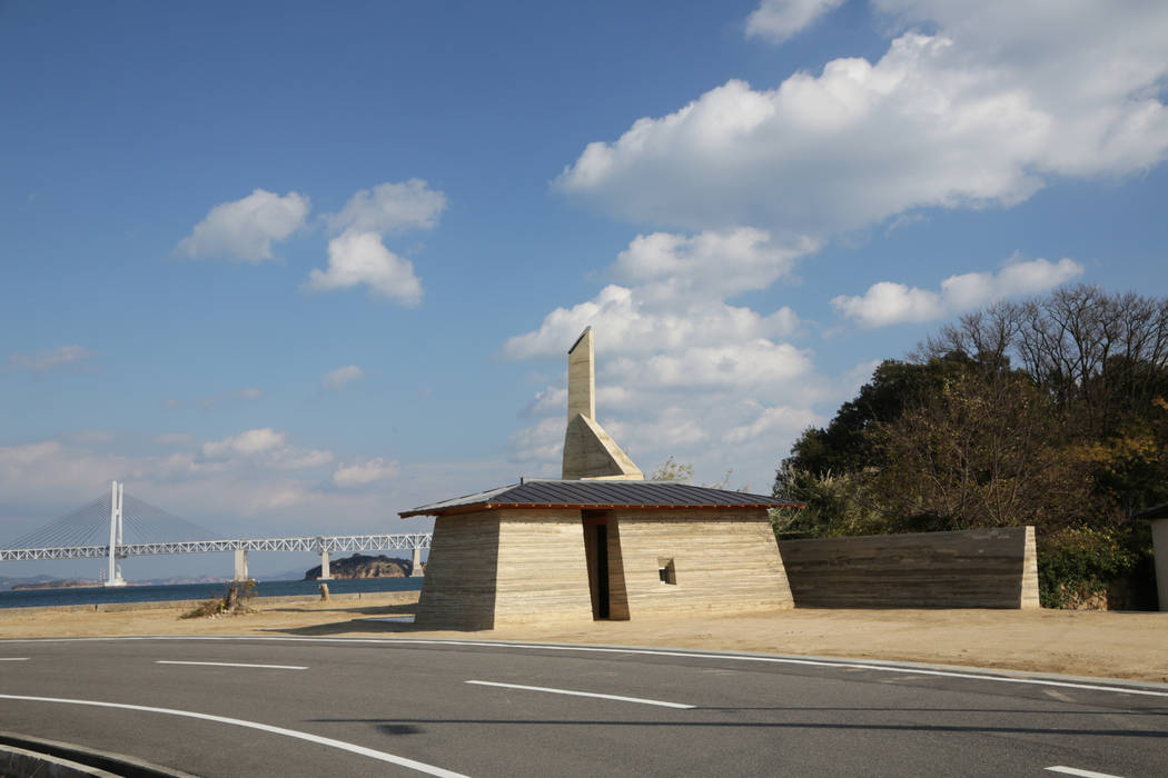 善根湯 × 版築プロジェクト 瀬戸内国際芸術祭2013: Tadashi Saito + Atelier NAVEが手掛けた折衷的なです。,オリジナル