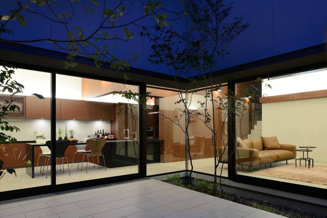 House in Fushimi, 設計組織DNA 設計組織DNA Modern dining room