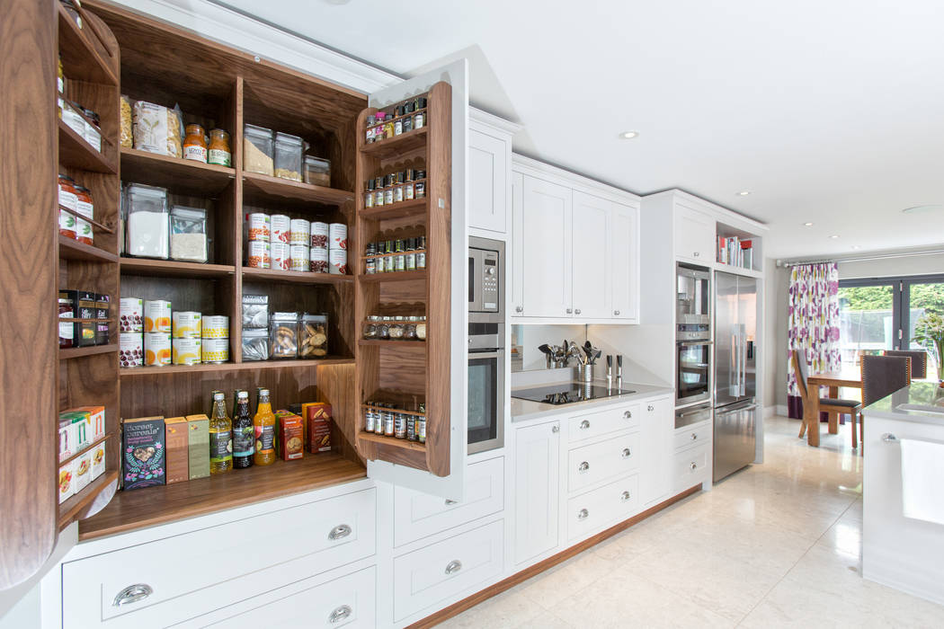 Cornforth White Shaker Kitchen homify Kitchen