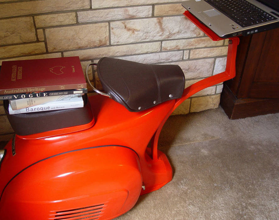 Customized Vespa Laptop Table, SV Designs SV Designs Moderne Arbeitszimmer Schreibtische